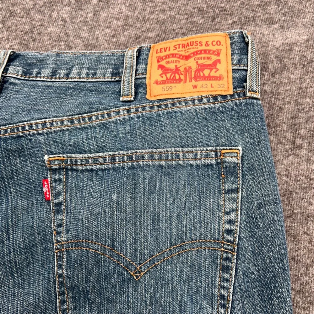 Levis 559 Relaxed Straight Jeans Mens 42x32 Medium‎ Wash Blue Denim 100% Cotton